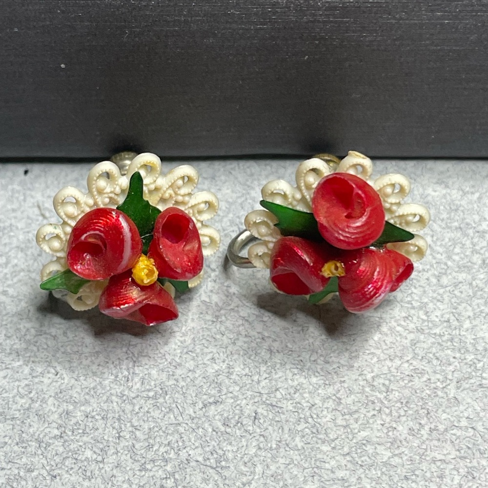 Tiny Shell Flowers On Celluloid Screw Back Earrings Vintage Dainty Sweetly